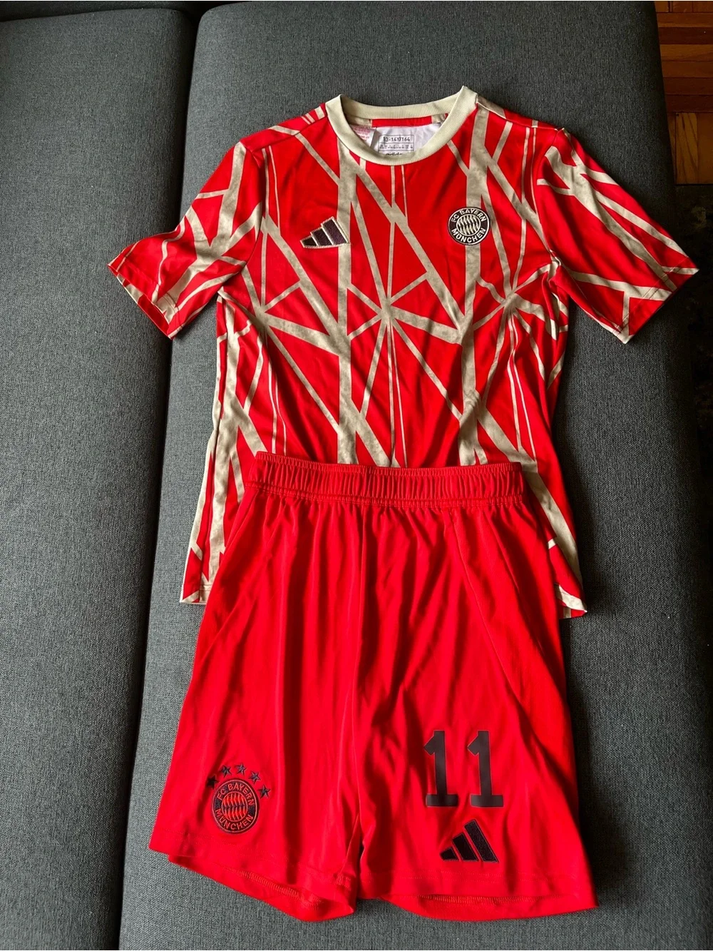 adidas FC Bayern Munich Youth L 164 Jersey & Shorts Set official #11 München